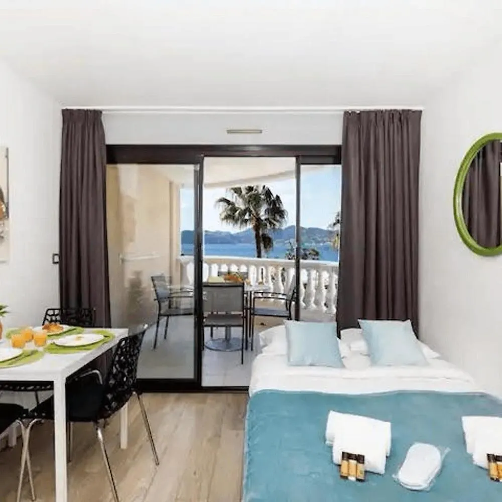Palme D'Azur 409 Yourhosthelper Cannes 0*,  France